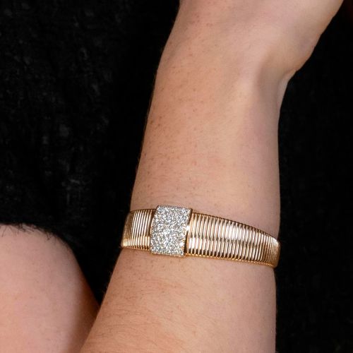Rose gold bracelet with diamonds