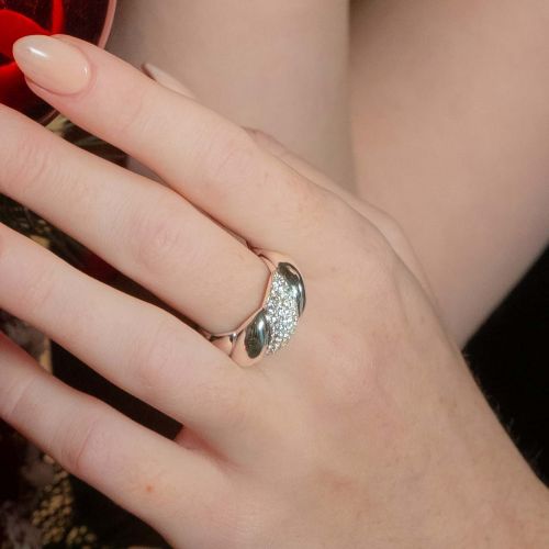 White gold ring with brilliant cut diamonds, 0.69 carats