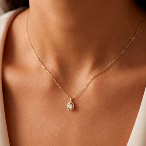 Yellow gold necklace with 0.07 carat diamond