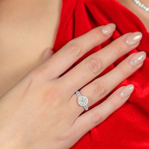White gold ring with brilliant-cut diamonds 0.96 carats