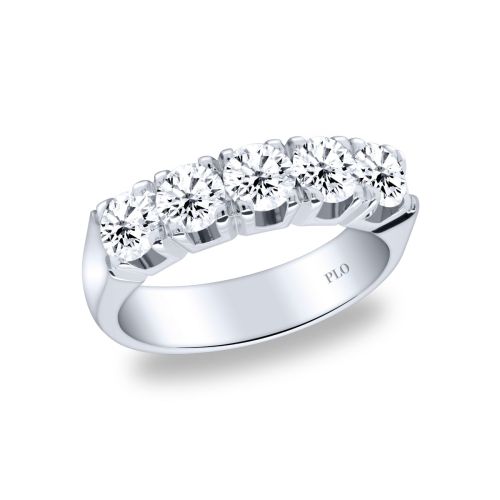 White gold wedding band with brilliant cut diamonds 1.5 carats