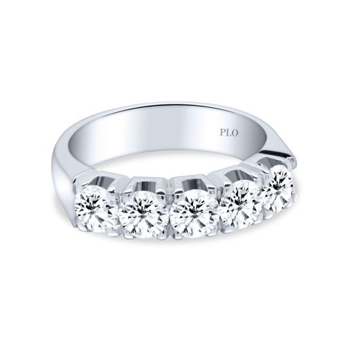 White gold wedding band with brilliant cut diamonds 1.5 carats