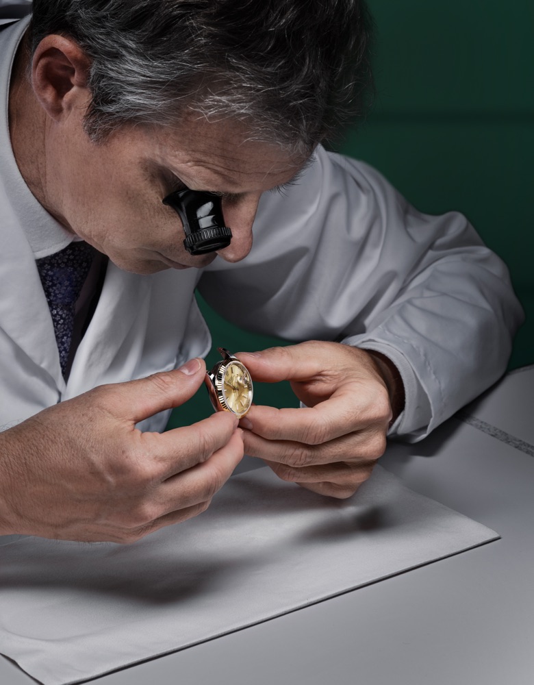 Rolex watch servicing procedure at Pedro Luis Olivares