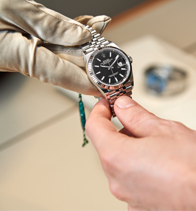 Rolex watch servicing procedure at Pedro Luis Olivares