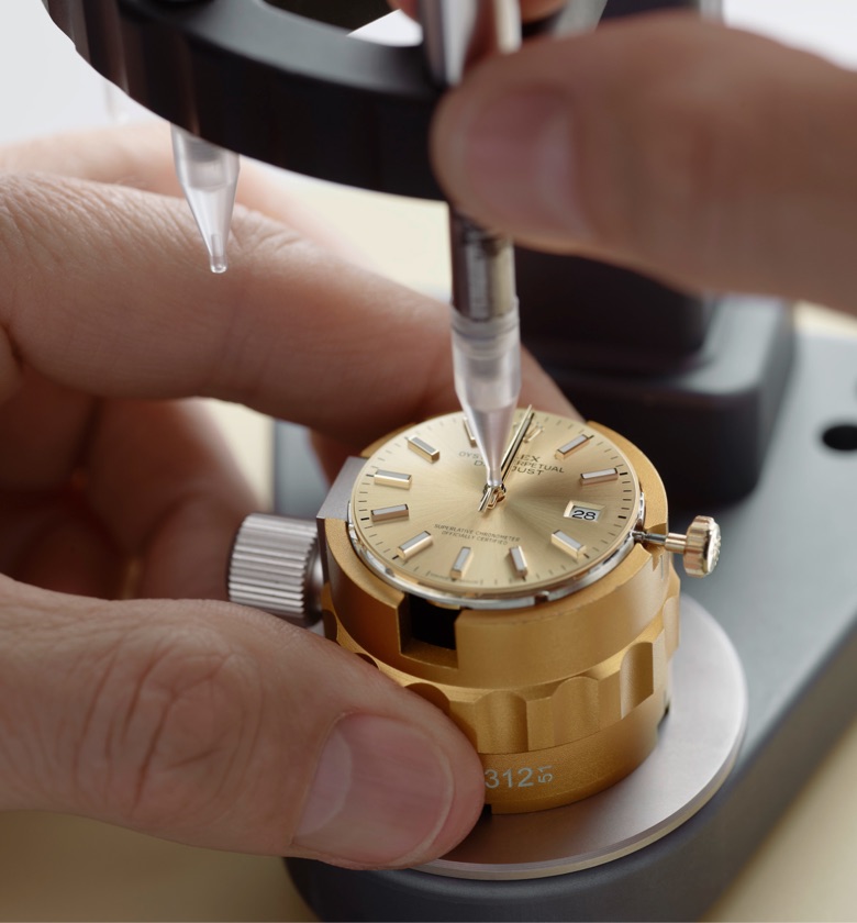 Rolex watch servicing procedure at Pedro Luis Olivares