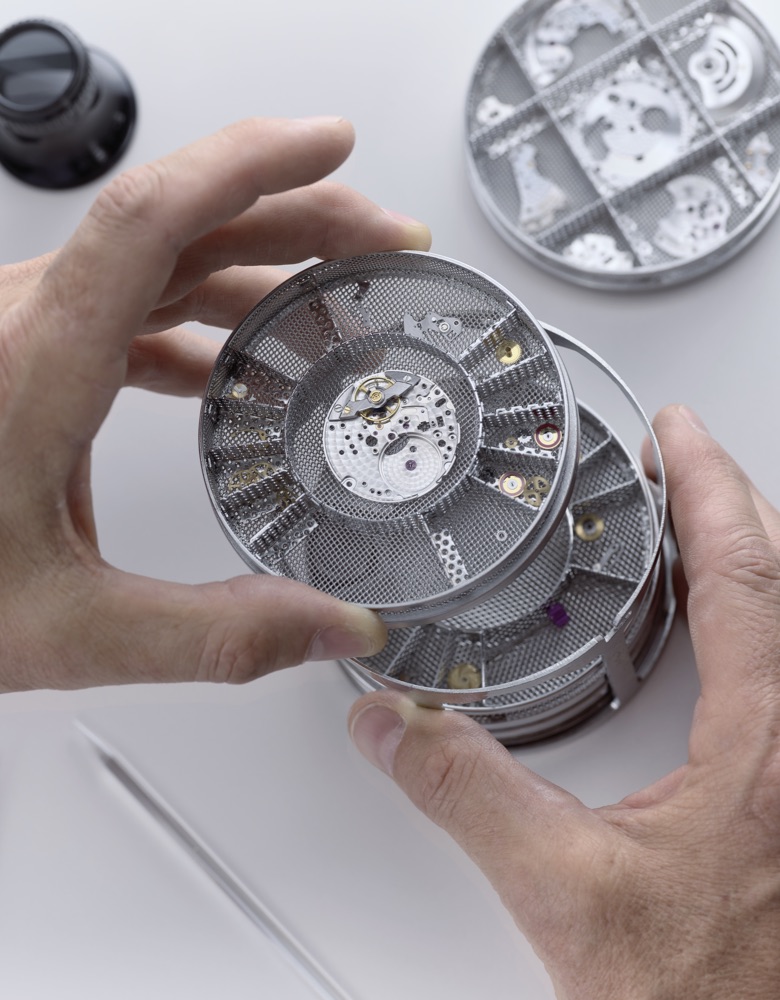 Rolex watch servicing procedure at Pedro Luis Olivares