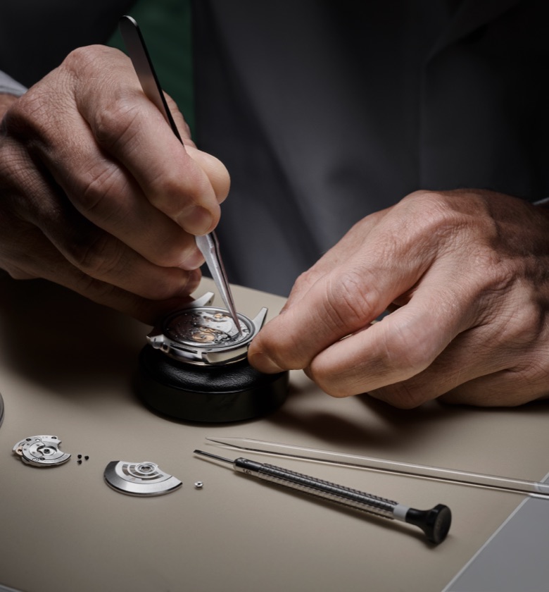 Rolex watch servicing procedure at Pedro Luis Olivares